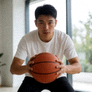 篮球赛事关注者用户头像，手持篮球的球迷